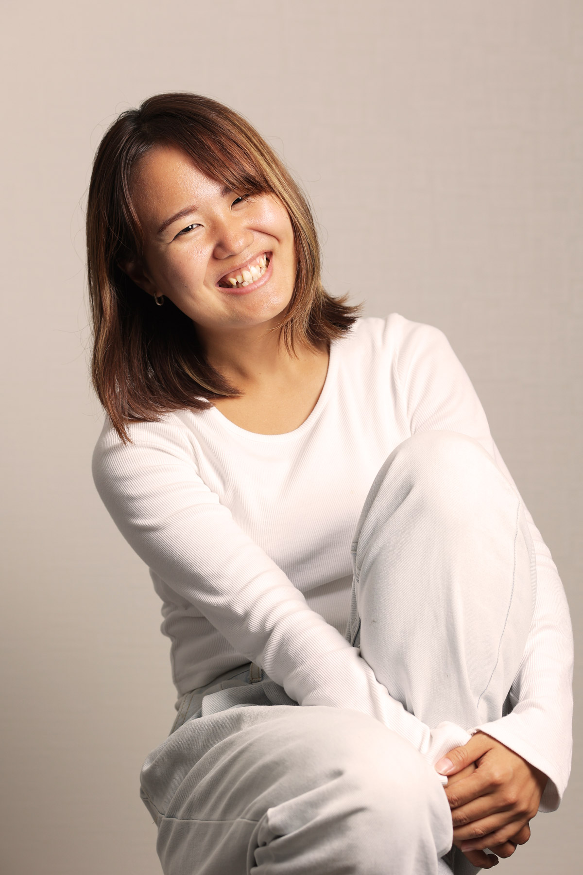 鎮目絢子